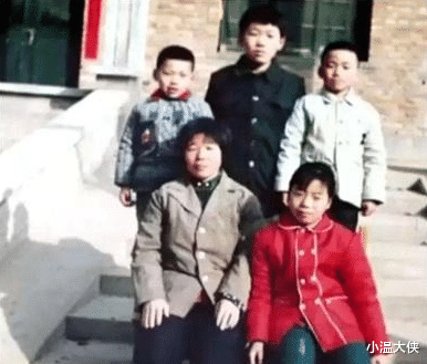 九游游戏平台官网_李小恬发行首张单曲《爱的霓虹灯》(图3) 九游游戏盒子